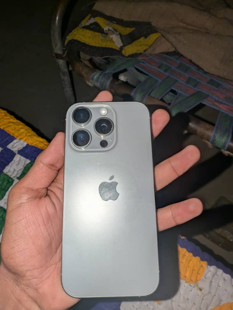 Apple iPhone 16 Pro 0
