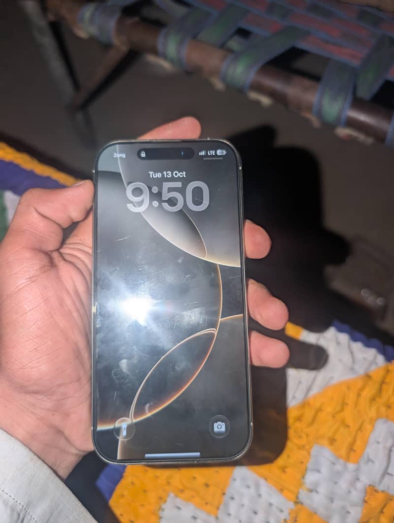 Apple iPhone 16 Pro 1