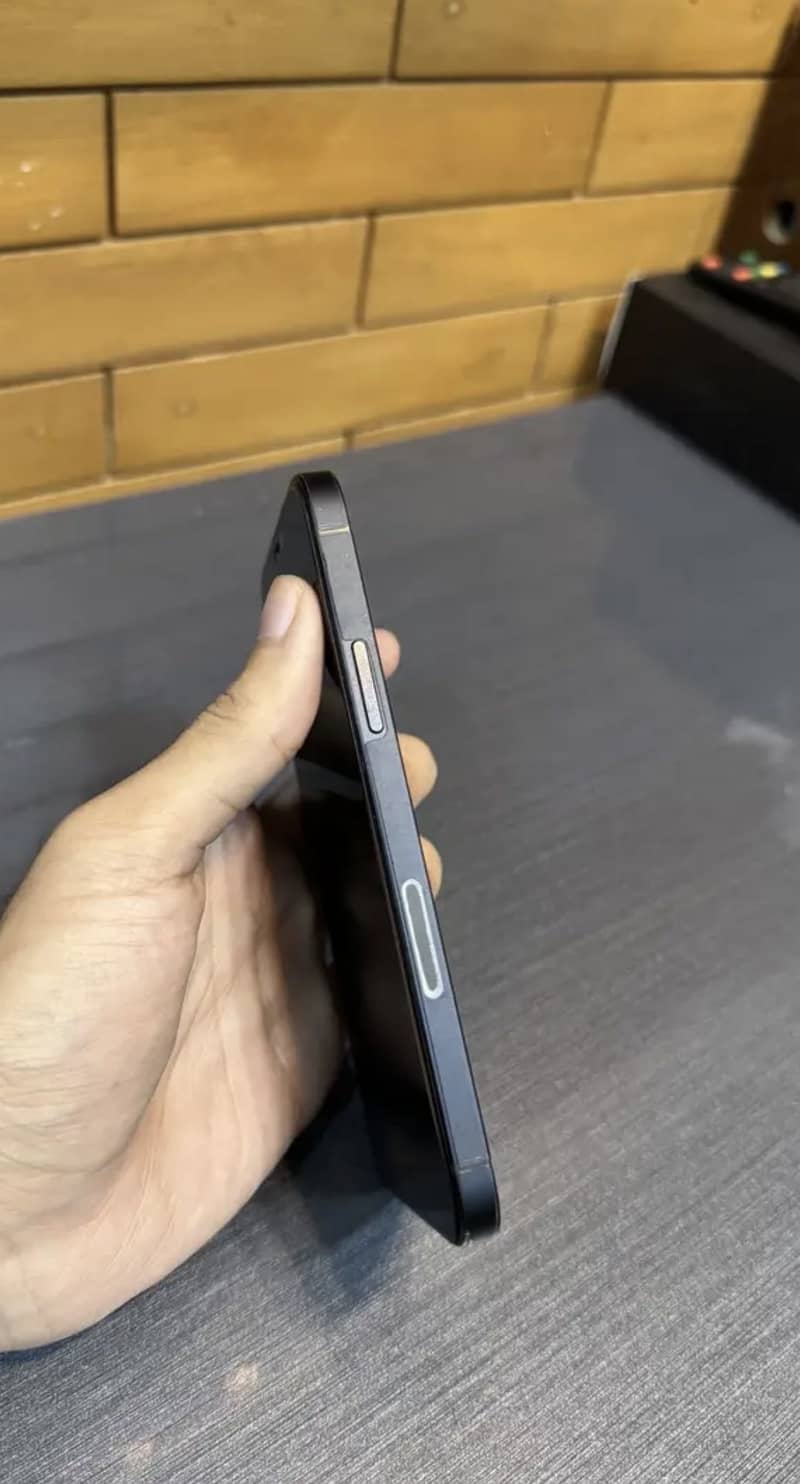 Apple iPhone 12 1