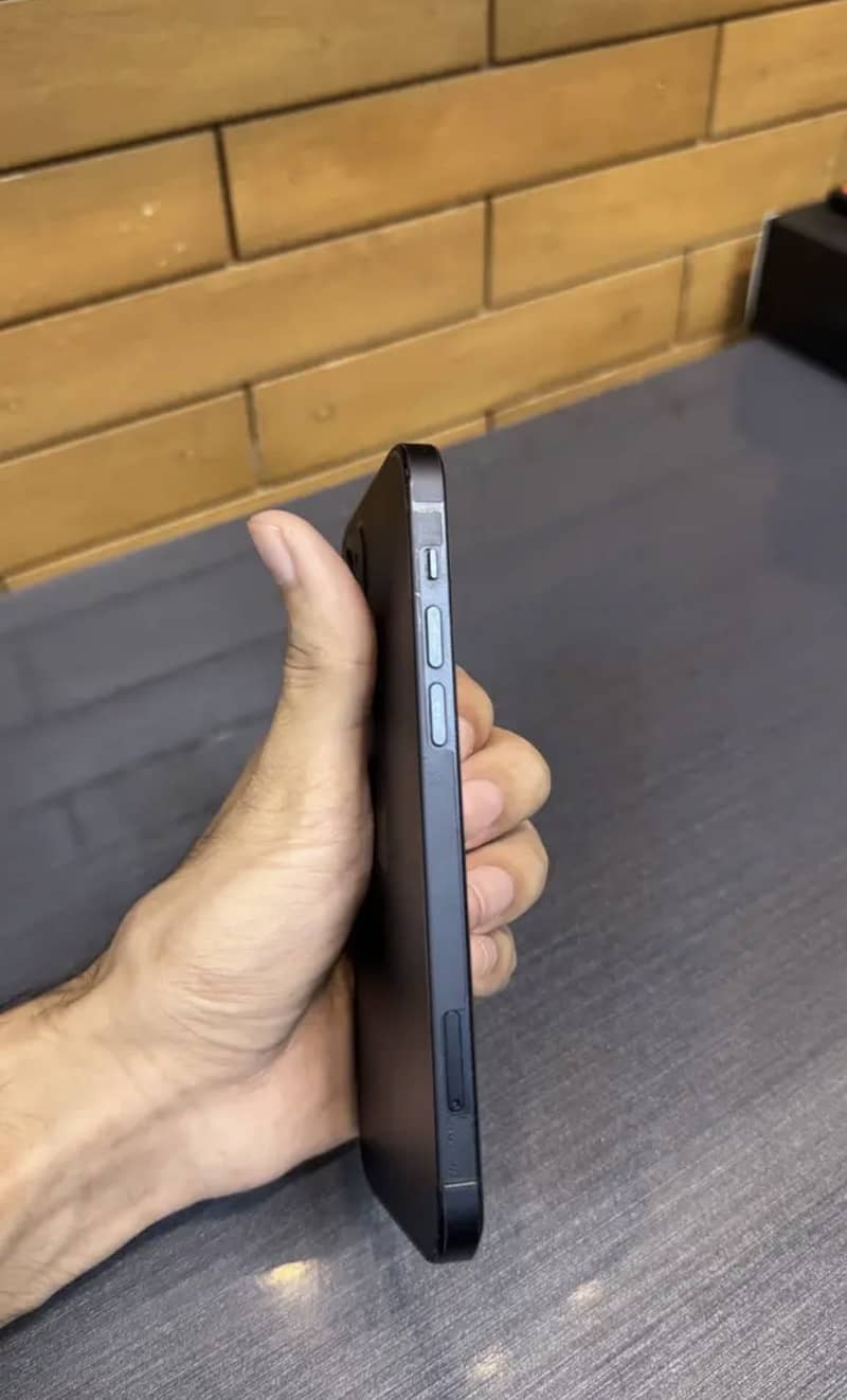 Apple iPhone 12 3