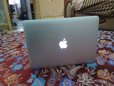 Apple mac book air 2015 core i5 8gb ram 256 gb storage