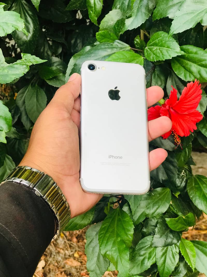 Apple iPhone 7 0