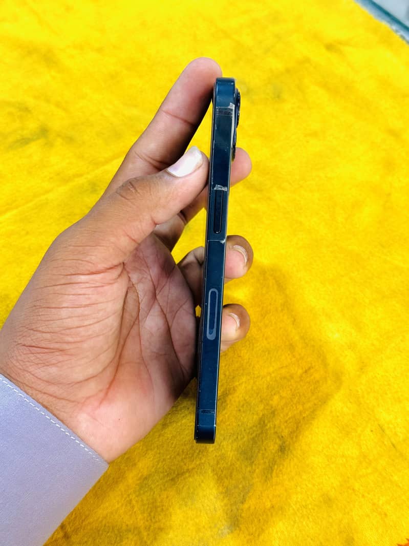 Apple iPhone 13 3