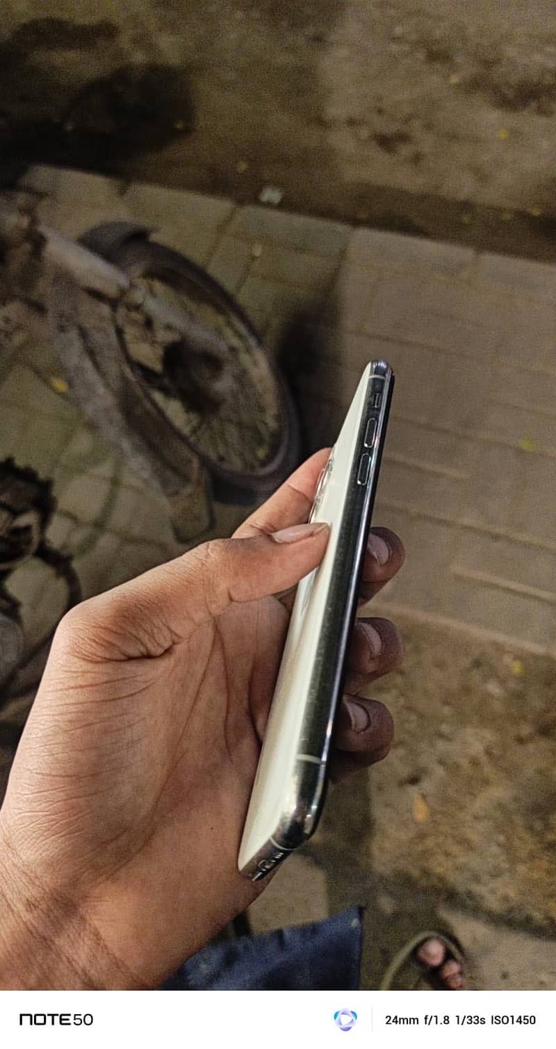 Apple iPhone 11 Pro 2