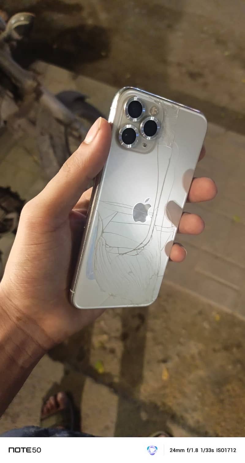 Apple iPhone 11 Pro 4
