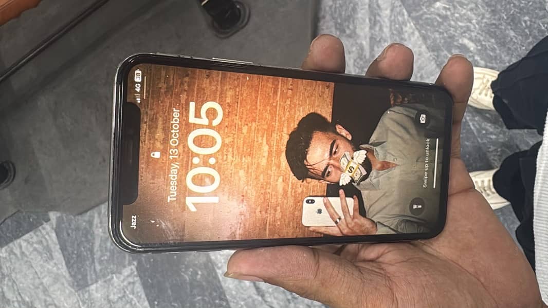 Apple iPhone X 4