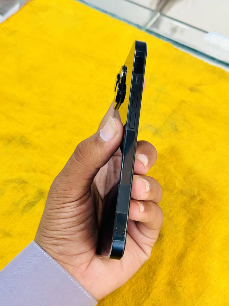 Apple iPhone 14 3