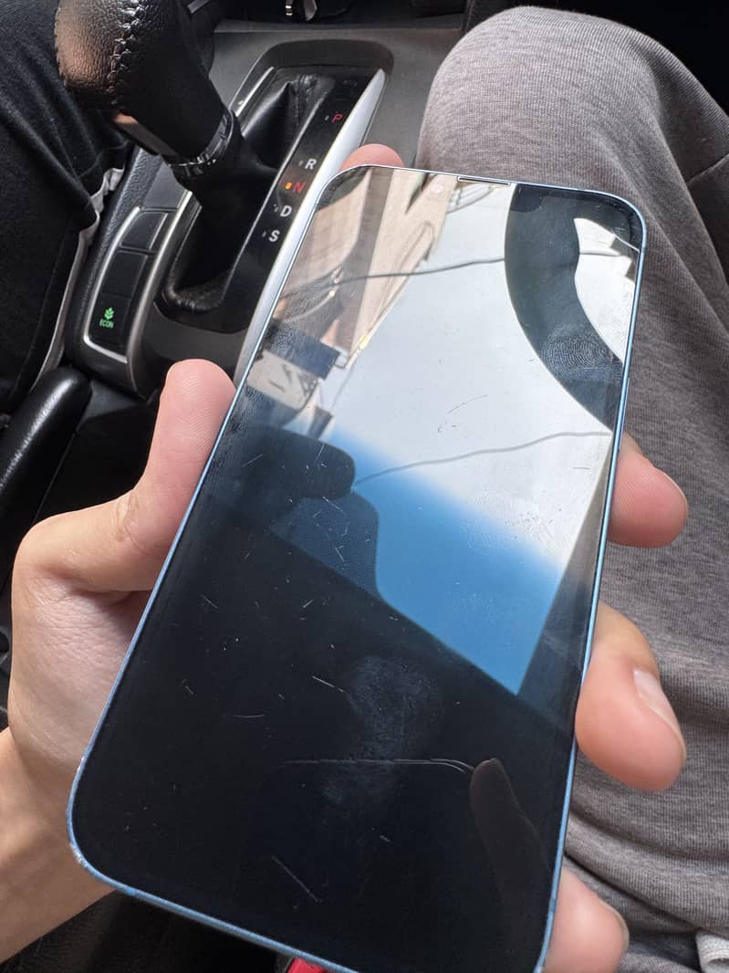 Apple iPhone 13 8