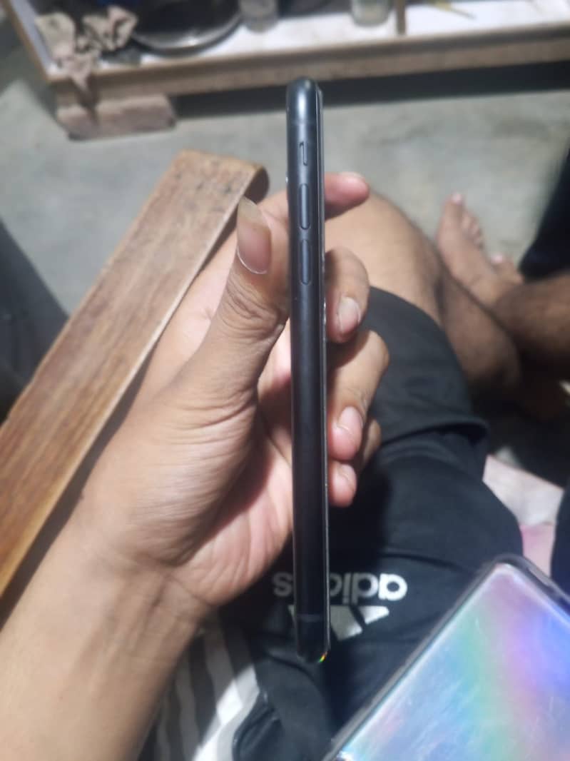 Apple iPhone XR 4
