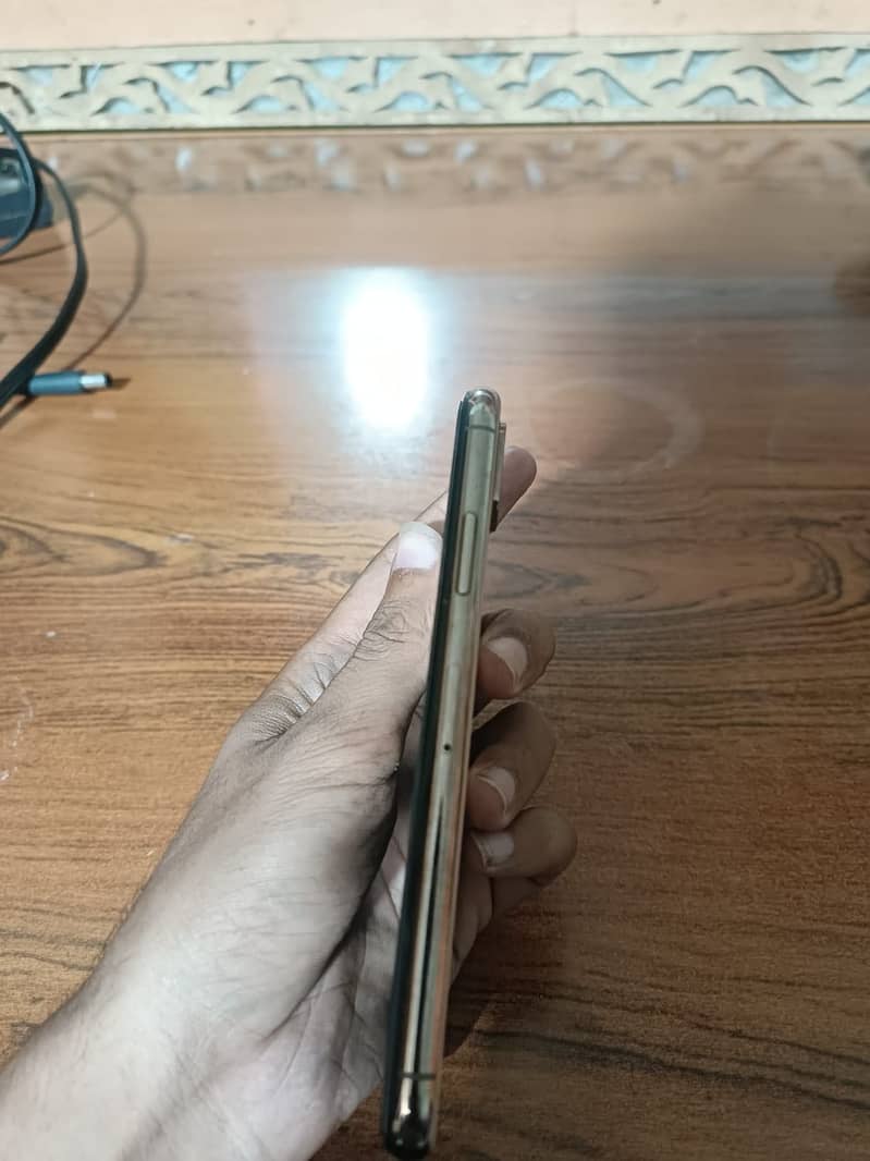 Apple iPhone XS 1
