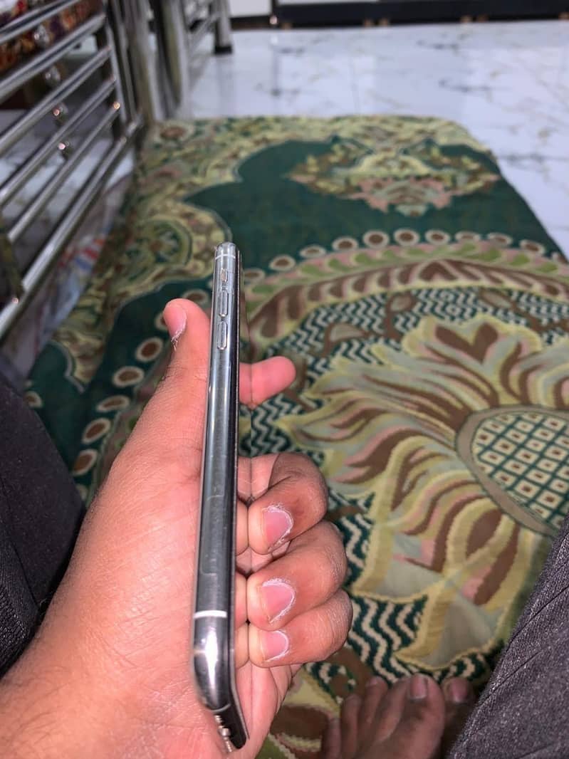 Apple iPhone 11 Pro 1
