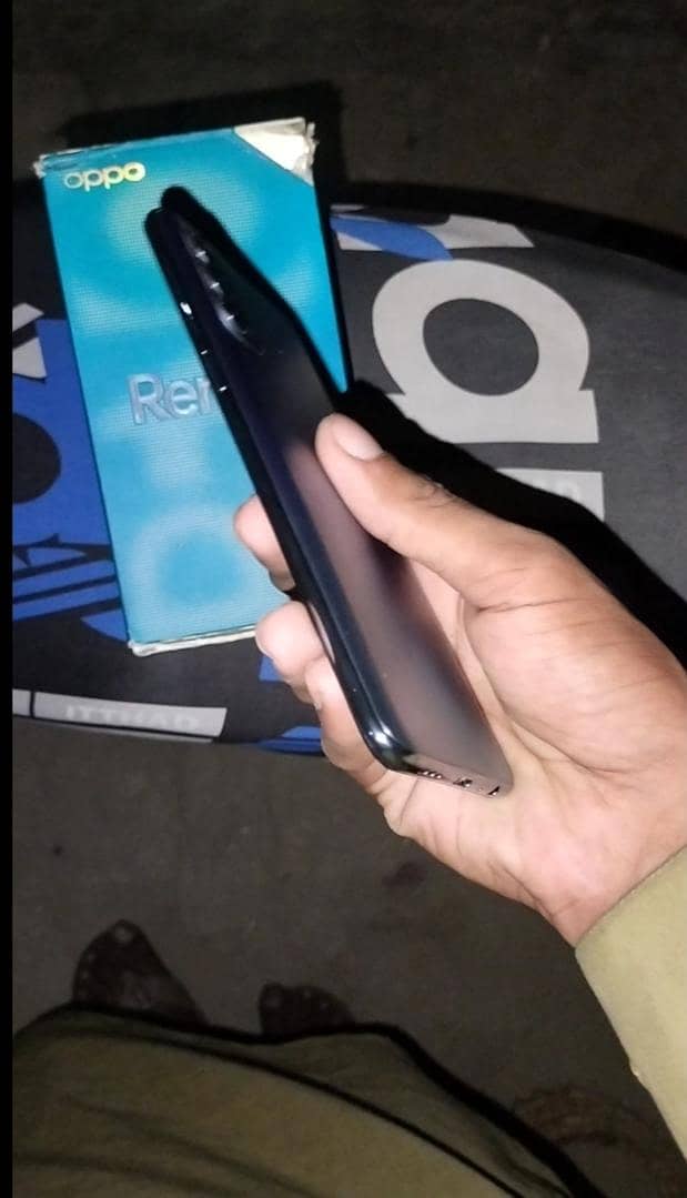 OPPO Reno4 0