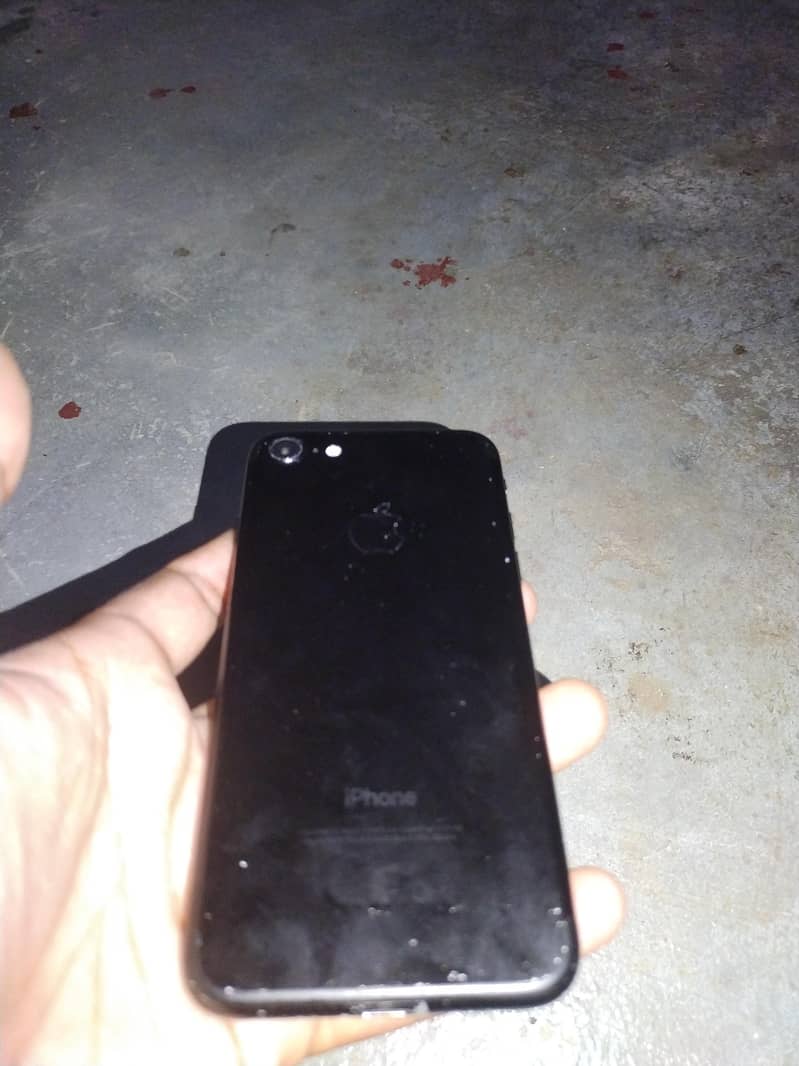 Apple iPhone 7 1
