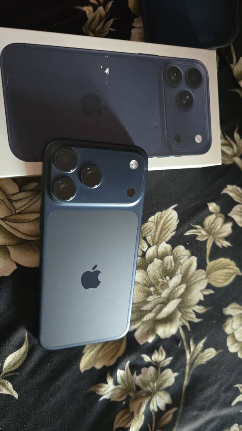 Apple iPhone 17 Pro Max 1