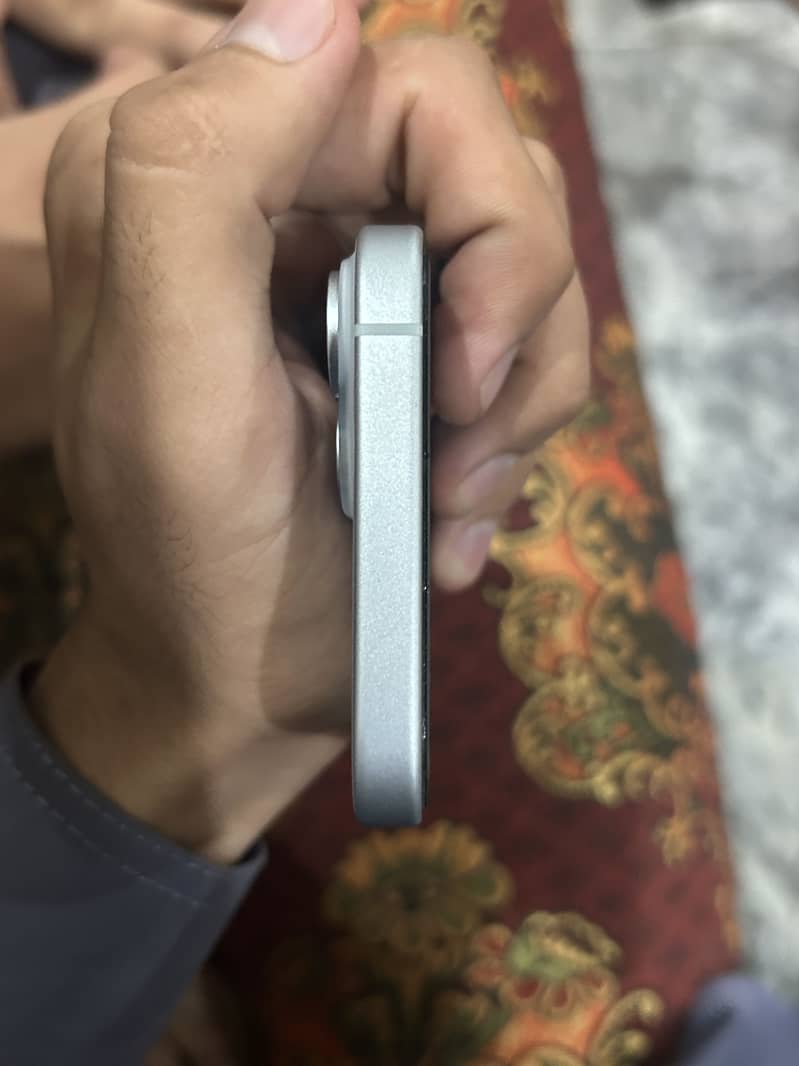Apple iPhone 15 3
