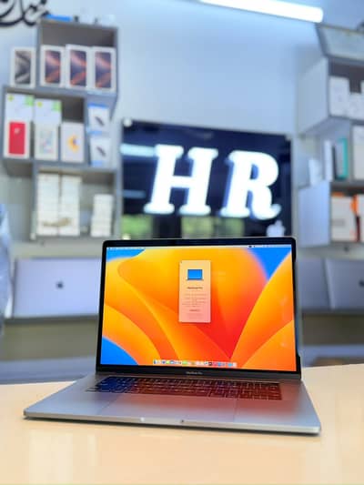 Macbook Pro 15" 2018 Core i7 32/256 Touch bar heavy edition 6 HRS BP