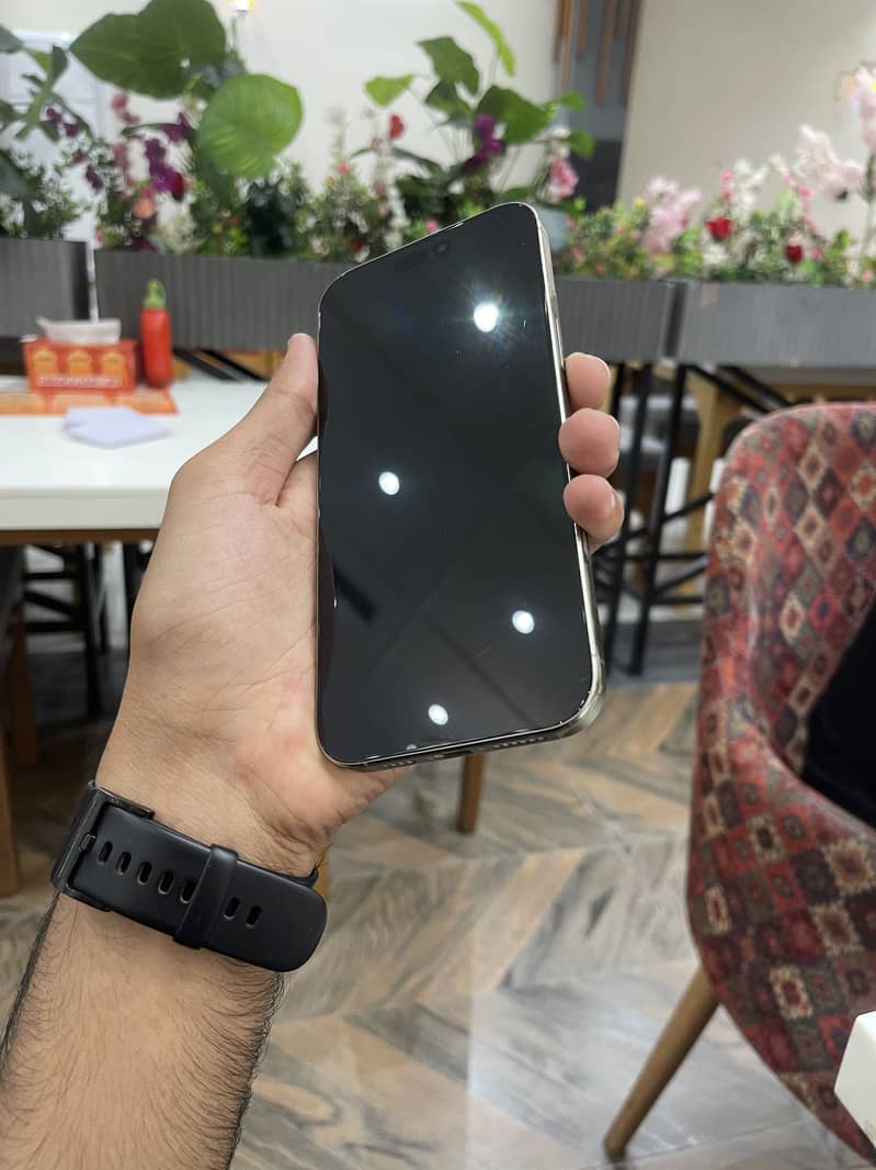 Apple iPhone 16 Pro Max 5
