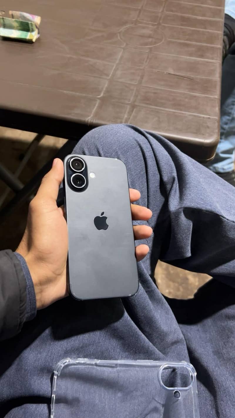 Apple iPhone 16 With BoX 2