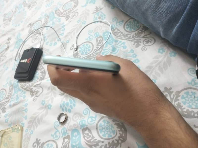 Apple iPhone 11 3