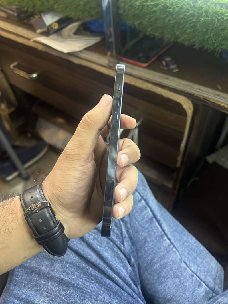 Apple iPhone 12 Pro 2