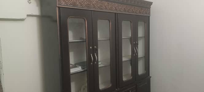 Kitchen wardrobe like new.