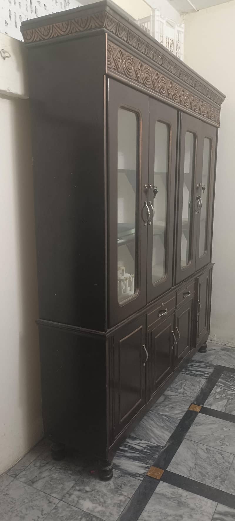 Kitchen wardrobe like new. 1
