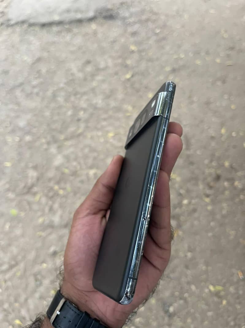 Google Pixel 8 Pro 2