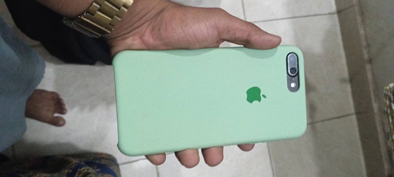 Apple iPhone 7 Plus 0