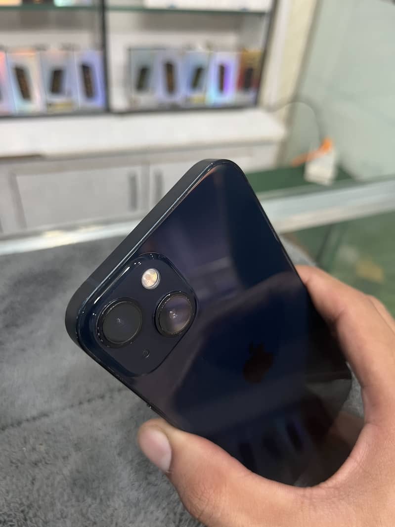 Apple iPhone 13 0