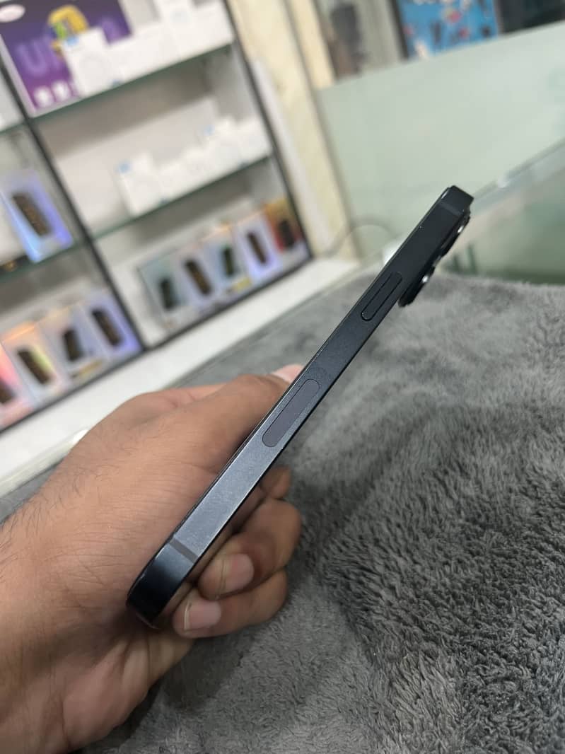 Apple iPhone 13 4