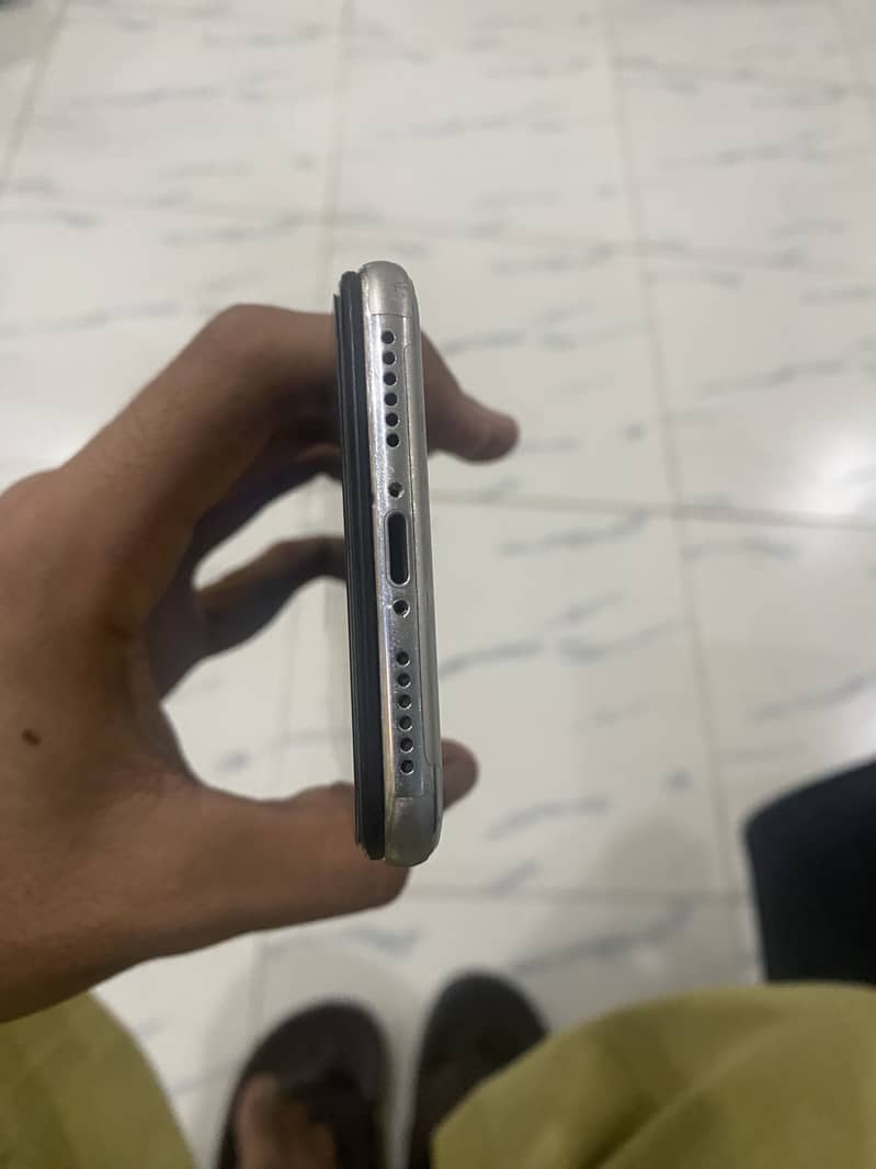 Apple iPhone X 3