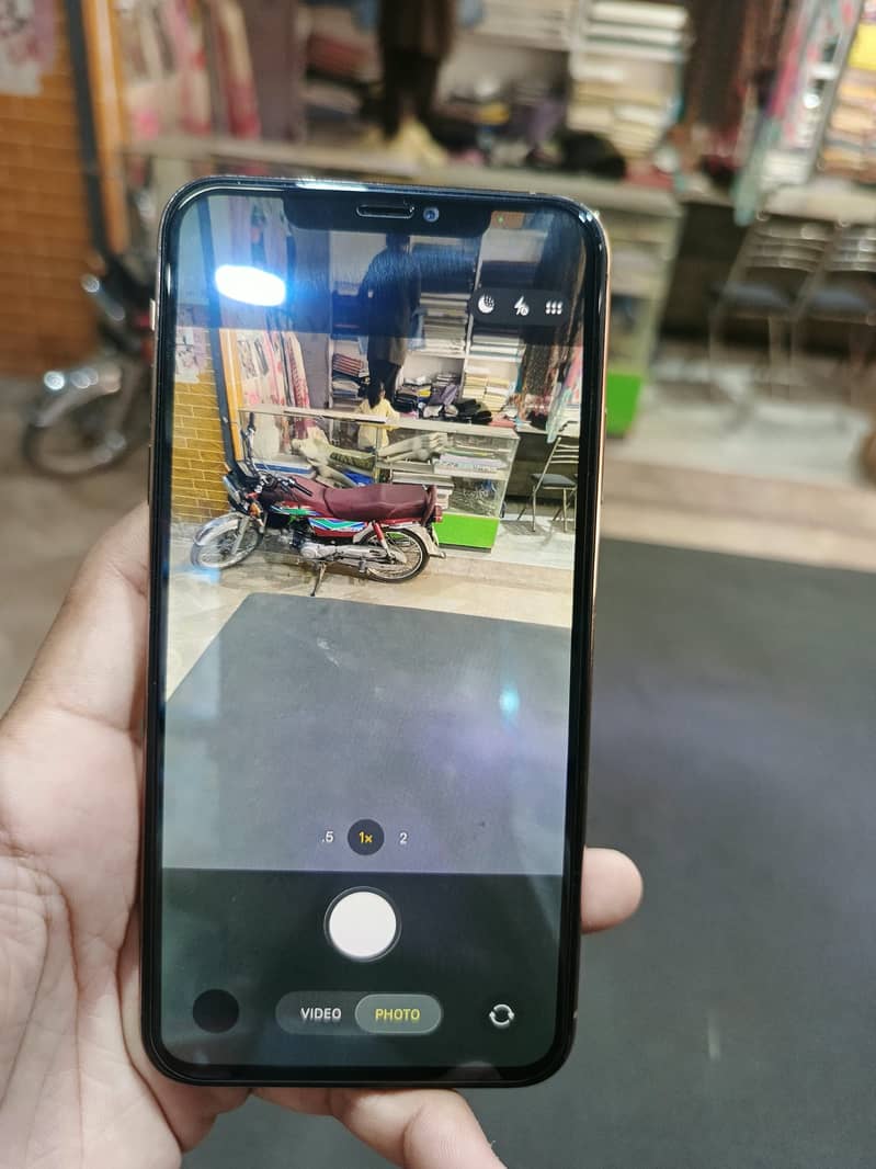Apple iPhone 11 Pro Max 2