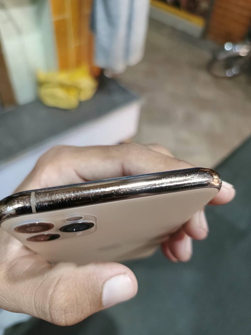 Apple iPhone 11 Pro Max 3