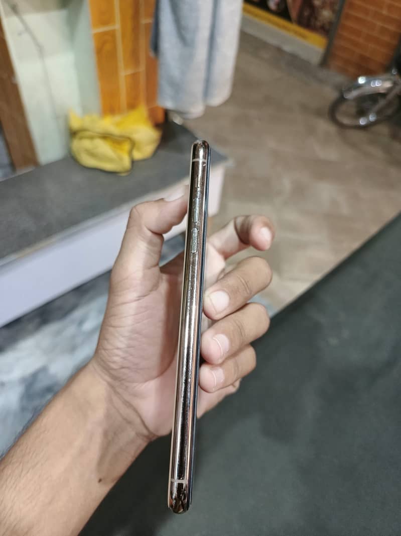 Apple iPhone 11 Pro Max 6