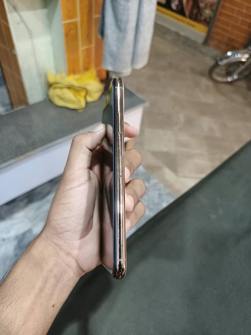 Apple iPhone 11 Pro Max 8