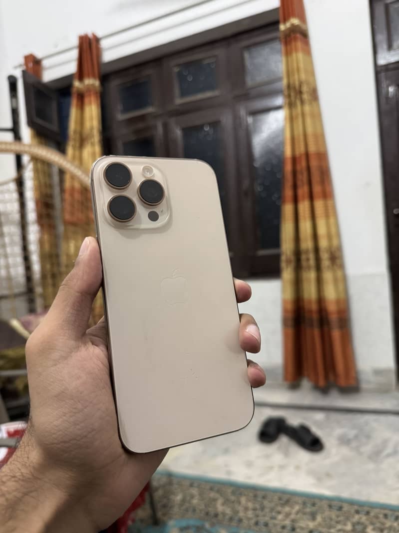 Apple iPhone 16 Pro Max 0