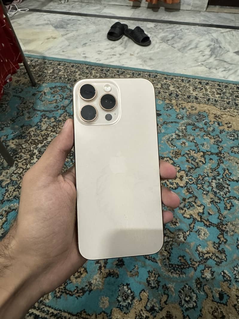 Apple iPhone 16 Pro Max 2