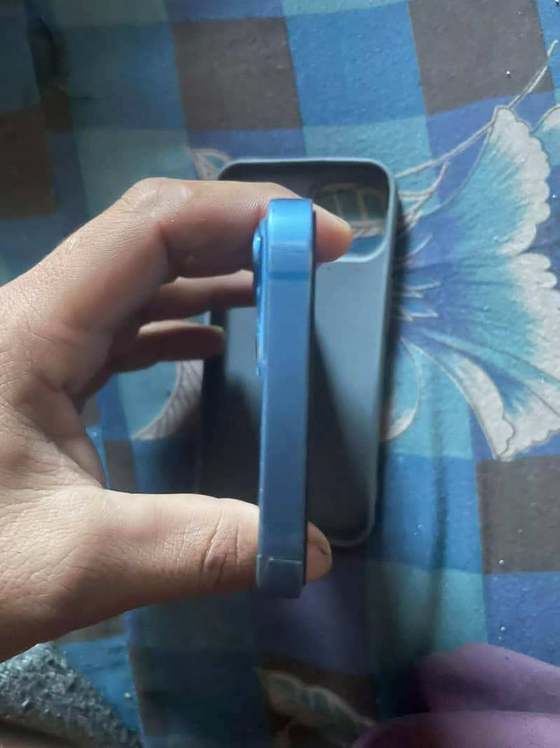 Apple iPhone 13 4