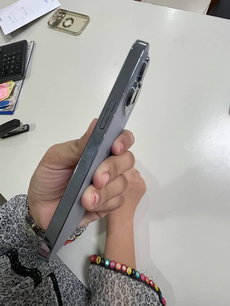 Apple iPhone 13 Pro 3