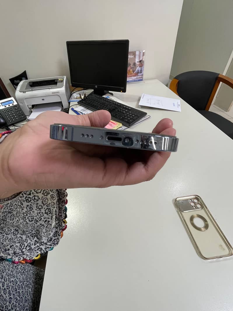 Apple iPhone 13 Pro 4