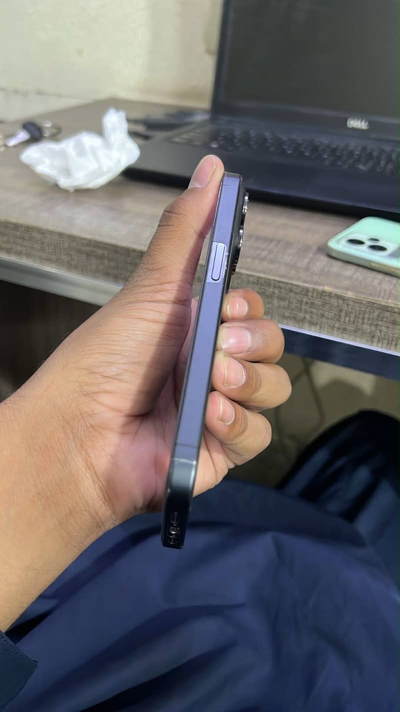 Apple iPhone 15 Pro 0