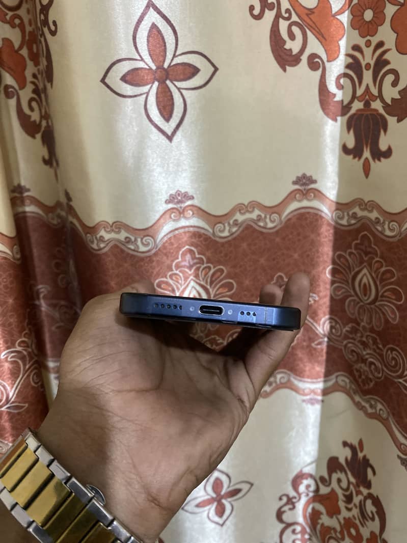 Apple iPhone 15 Pro 3
