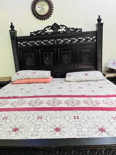 Bet set with matras and side tables