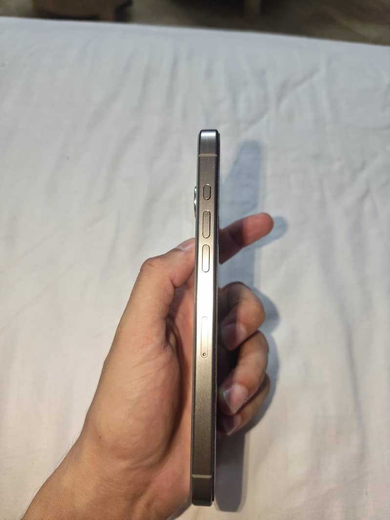 Apple iPhone 15 Pro Max 1