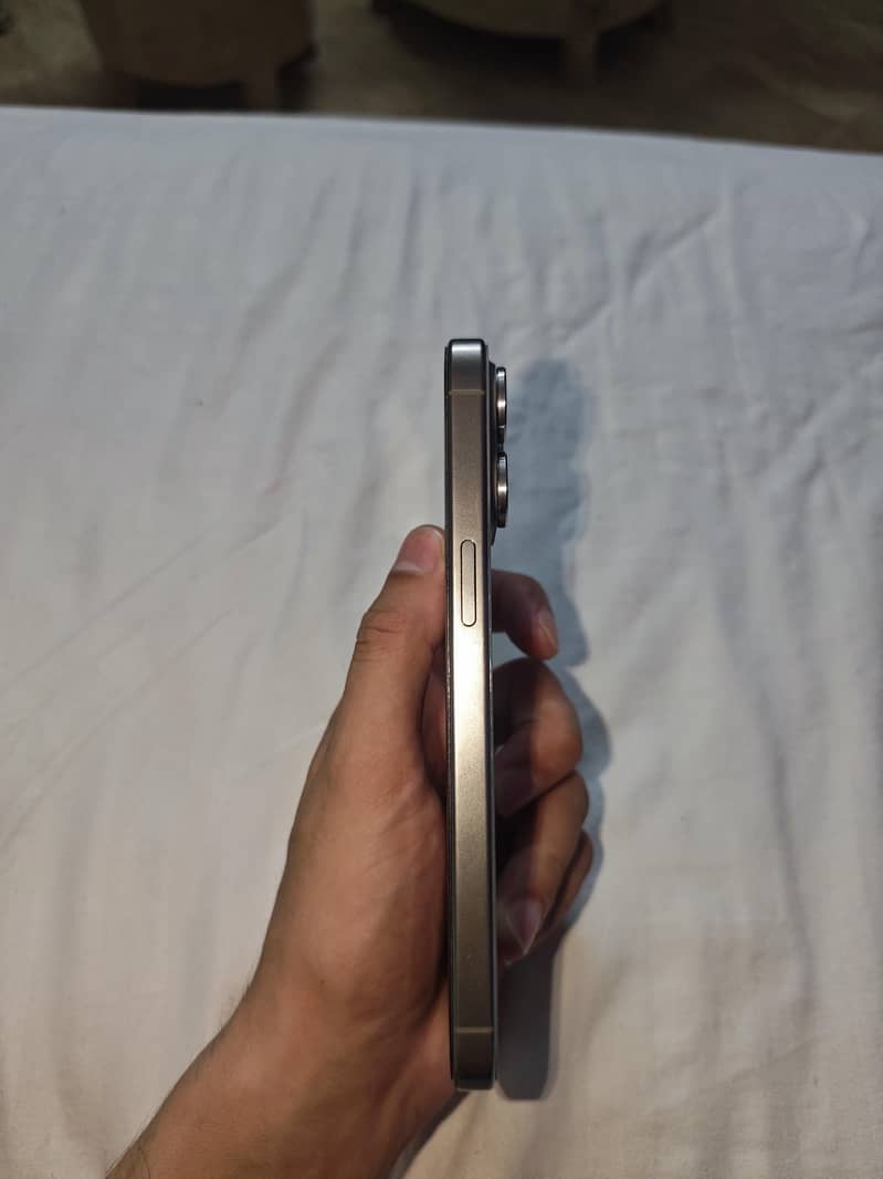 Apple iPhone 15 Pro Max 2