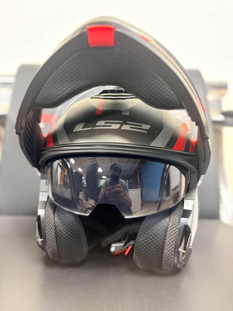 LS2 FF908 Strobe II Modular Helmet (Medium) 2