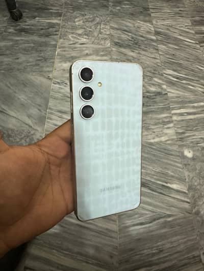 Samsung Mobile S24 fE