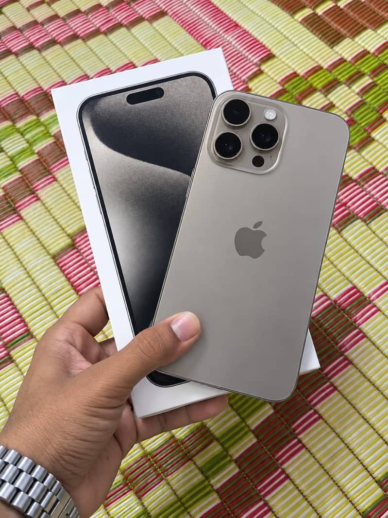 Apple iPhone 15 Pro Max 0