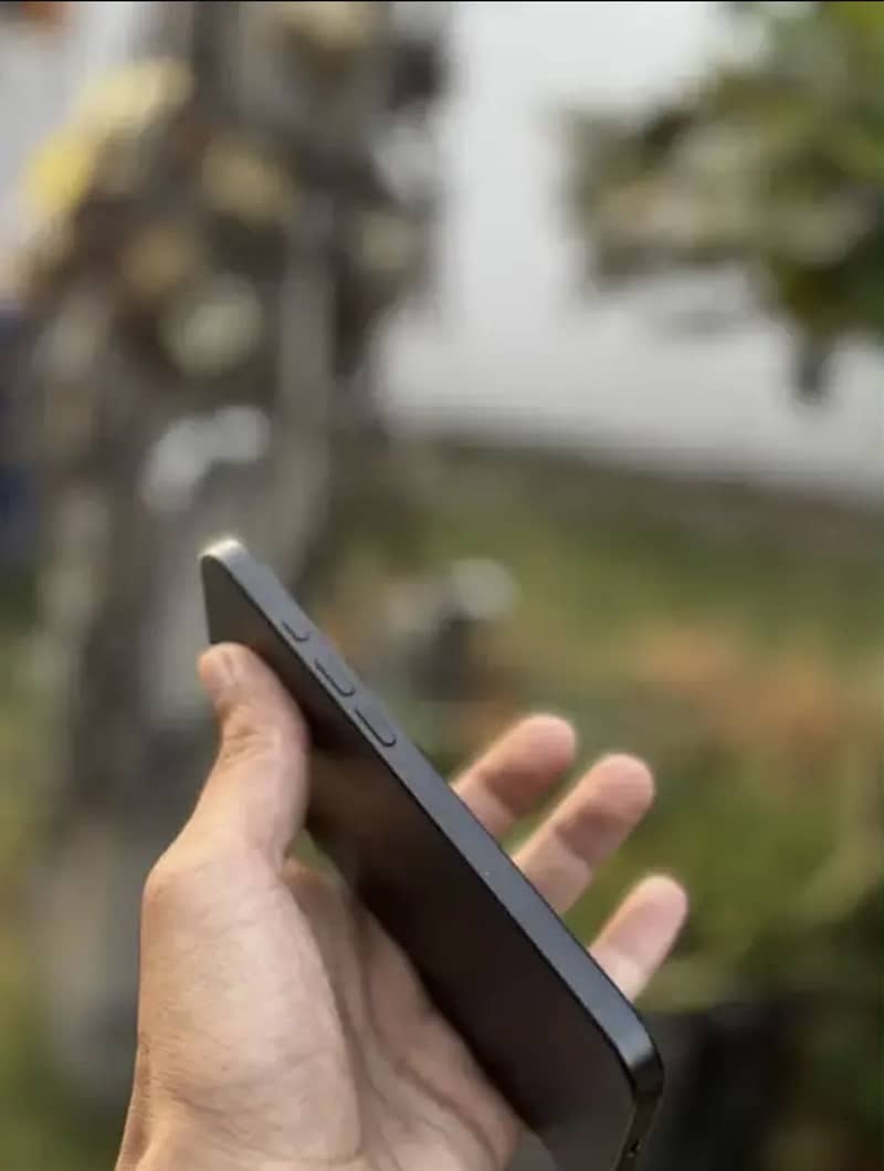 Apple iPhone 16 2