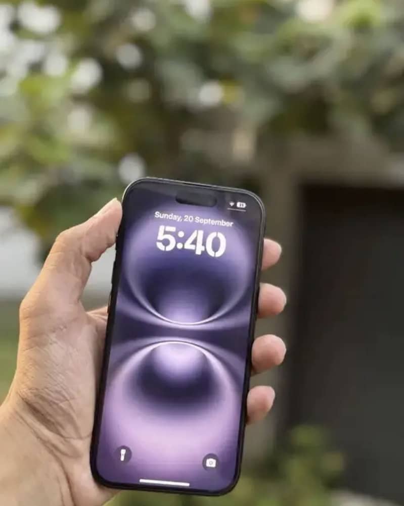 Apple iPhone 16 3
